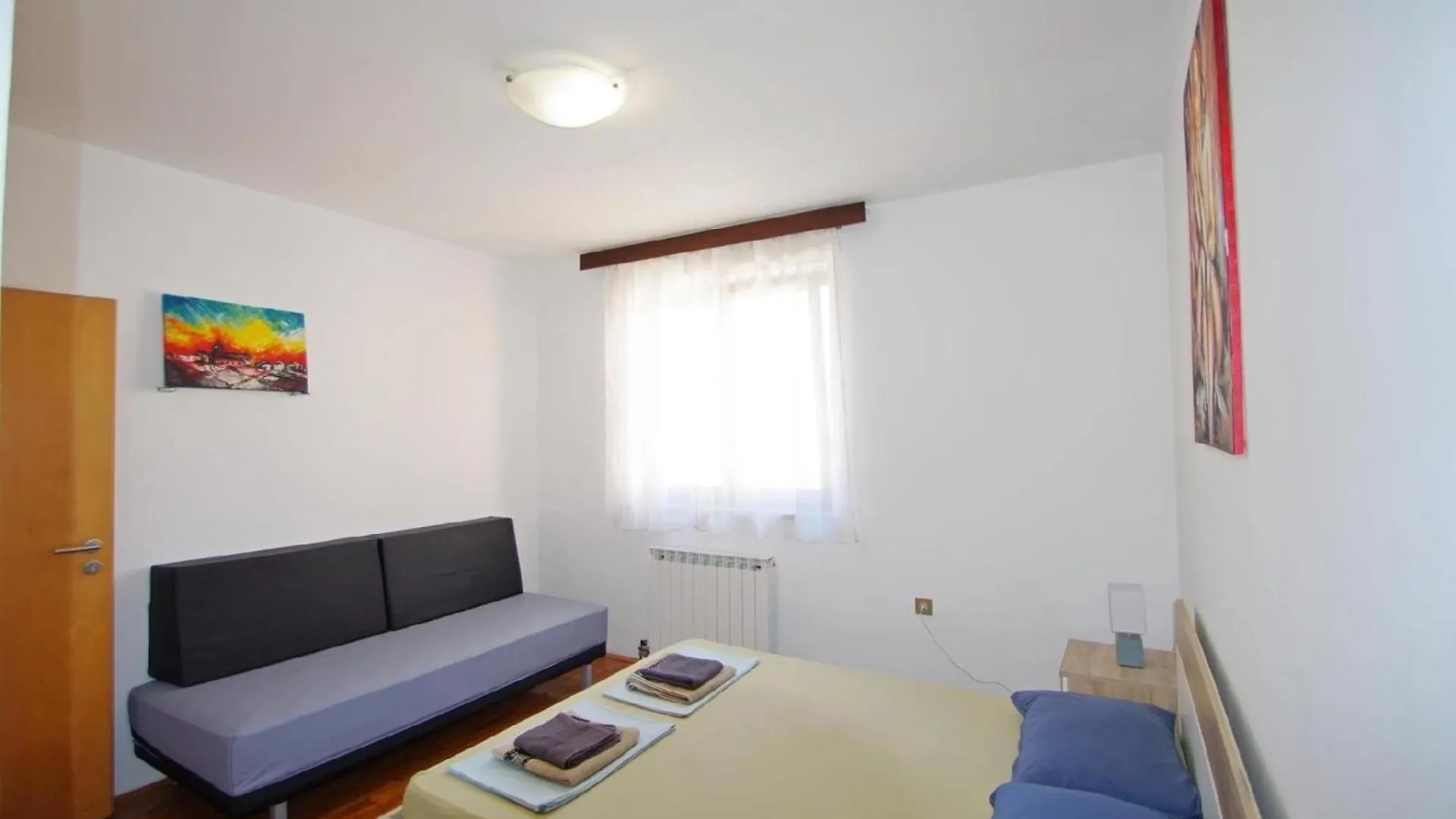 Wohnung In Pula Mit Terrasse, Grill Und Garten 0*,