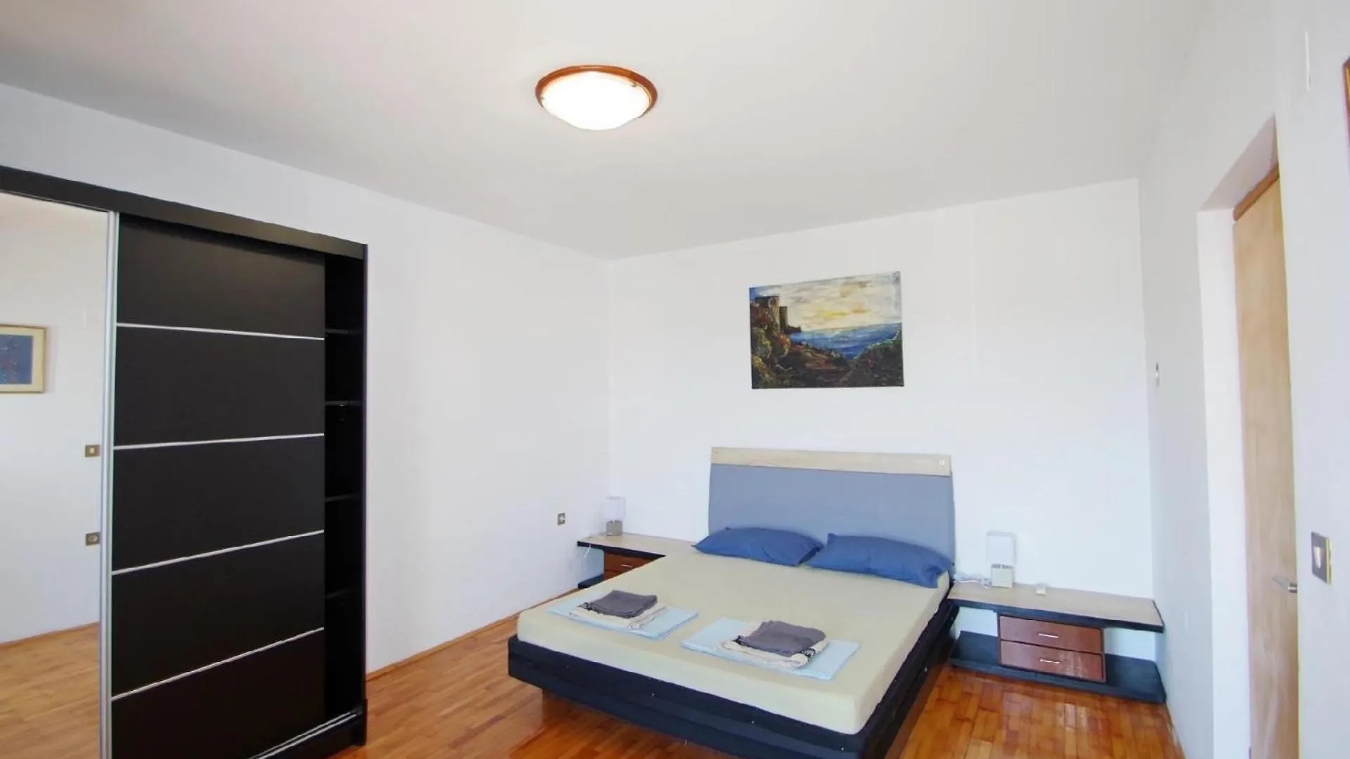 Wohnung In Pula Mit Terrasse, Grill Und Garten