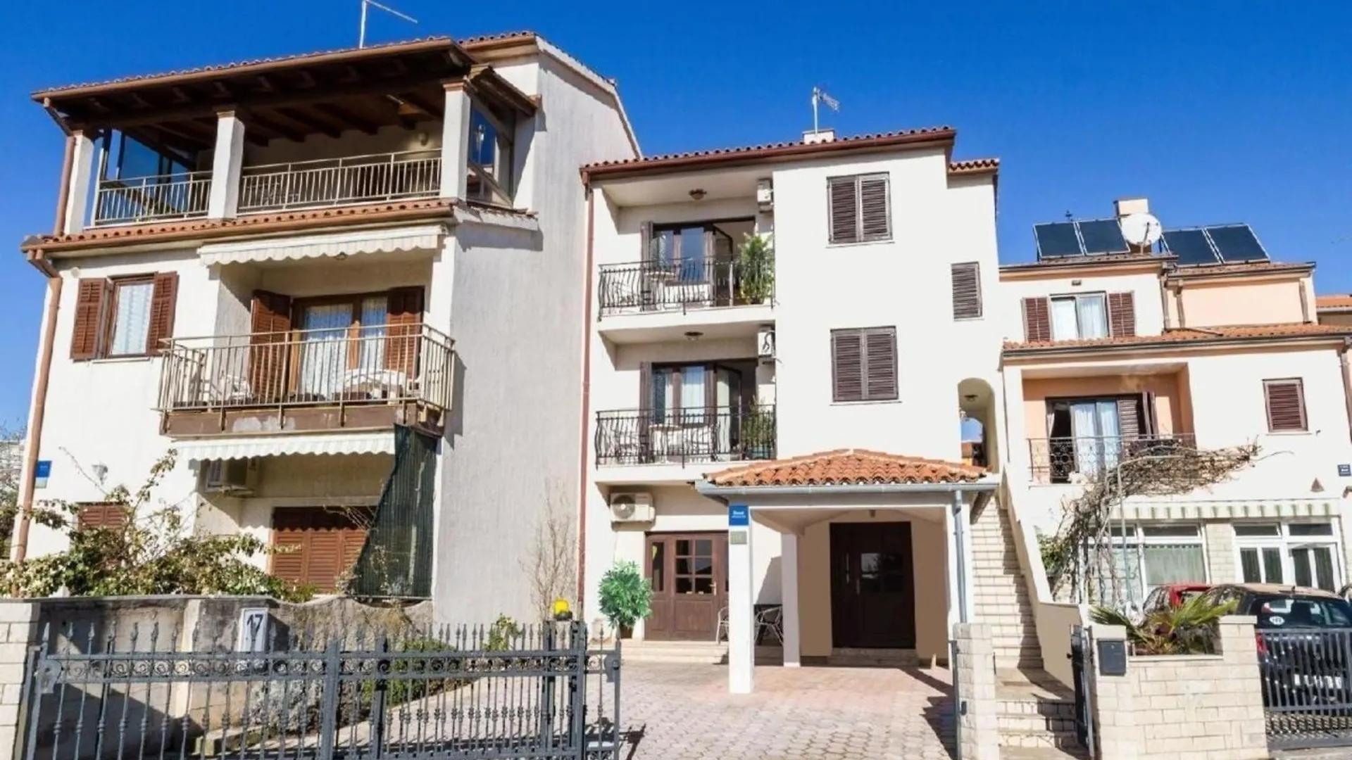 Wohnung In Pula Mit Terrasse, Grill Und Garten Apartment